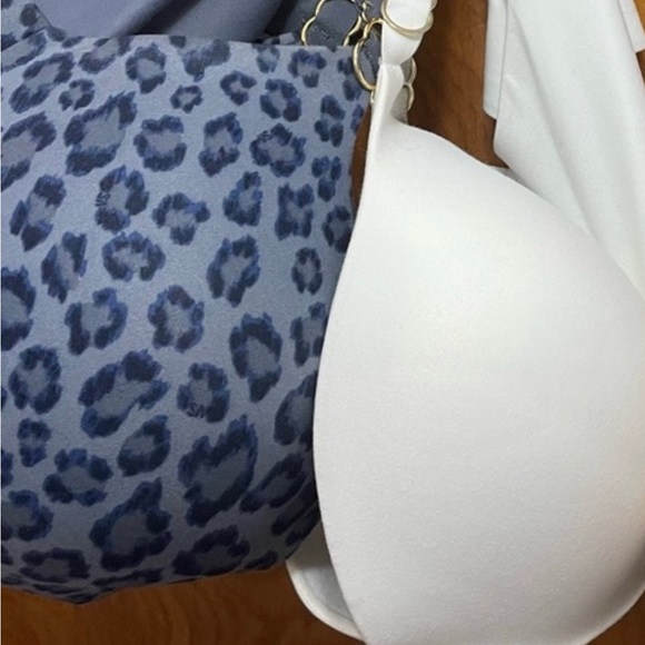 Victoria’s Secret incredible bras - Picture 2 of 2